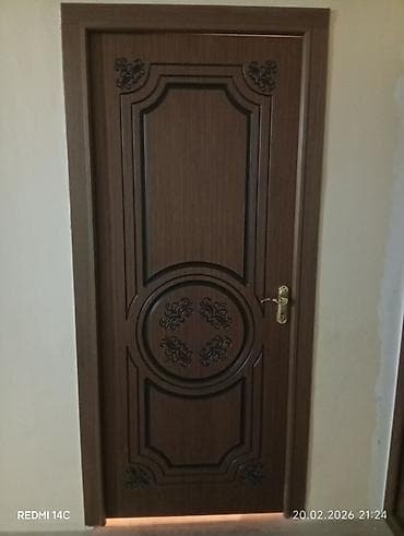 Taxta interyer qapısı - Material: tünd qəhvəyi ağac teksturasına