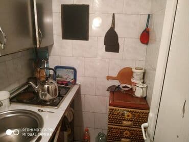 kirayə ev ayliq: 28 may metrosunun yaxınlığında 5 mertebeli binanın 3-cü mərtəbəsində — 4