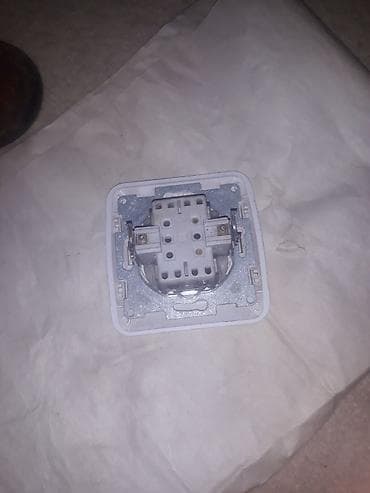 Divar üçün elektrik açarı (1 açarlı) - Rəng: ağ - Panel ölçüsü