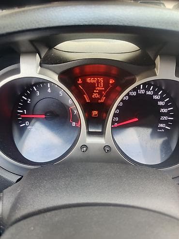 07 satisi: Nissan Juke, ağ rəng, Yapon krossoveri. Kompakt ölçülərə baxmayaraq — 7
