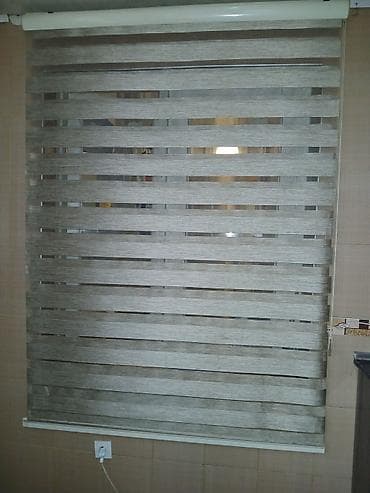 Zebra tipli jalüz pərdə - Rəng: boz/boz-qəhvəyi taxta teksturalı