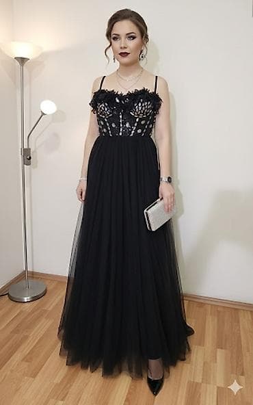 Zərif gecə/libas – uzun, qara rəngdə. - Model: uzun tül ətəkli