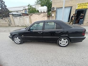 w202 apornu: Mercedes-Benz C‑Class sedan - Kuzov: 4 qapılı sedan, qara rəng - — 2