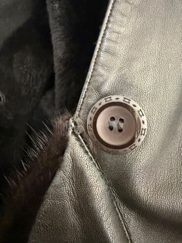 демисезонные кожаные мужские куртки: Original deri.ici qoyun yunudur,yaxa tukleri norkadir.eynime balaca — 4