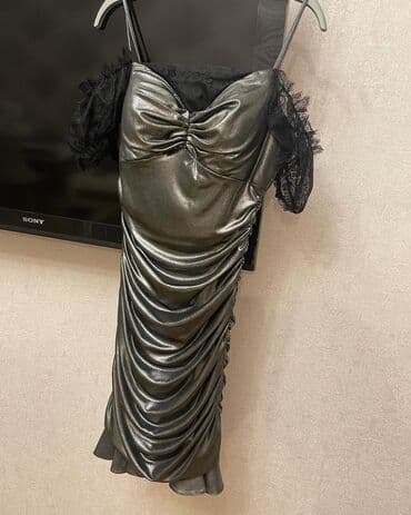 38 beden, 1 defe geyilib, yeni kimi, Baha alinib………