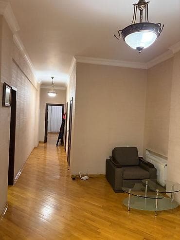 Gənclikdə, "ABU Arena" kompleksində, universitetlərin yanında 3 otaqlı — 4