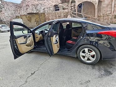 traktor satiwi: Hyundai Elantra: 1.8 l | 2013 il Sedan — 9