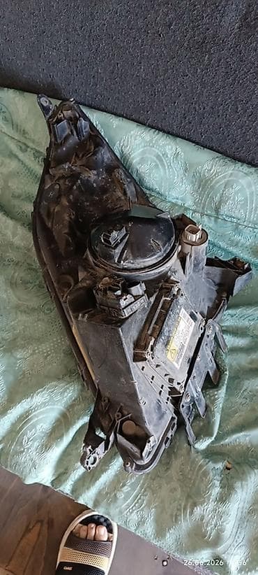 vaz 2106 abilsofka: Toyota Prius (XW30, 2009–2011) üçün orijinal ön fara — 1