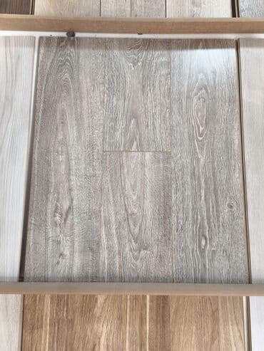 ag laminat: Ağ-meşə tonlarında laminat döşəmə paneli - Realistik ağac naxışlı — 1