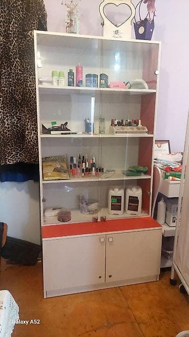 витрин: Стеклянная витрина-шкаф, Б/у, Самовывоз — 1