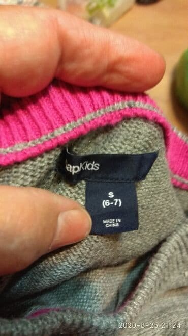 Кофточка теплая на девочку на 6 -7 лет в хорошем состоянии привезли из — 2