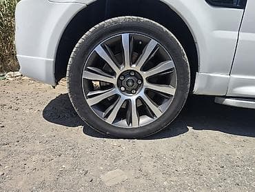 4 teker: 19” Land Rover yüngül lehimli disklər və Goodyear Eagle F1 şinlər — 2