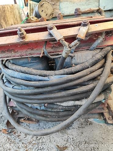 elektrikli ot bicen: Sənaye tipli qaynaq transformatoru - Güclü metal nüvə və mis sarğılı — 1