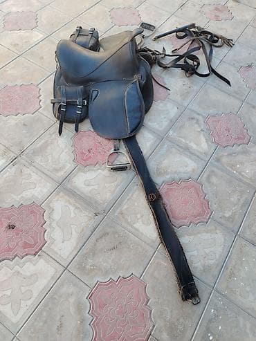 heyvan rezini: At üçün tam dəst yəhər - Material: qalın dəri, içlikli oturacaq və — 3