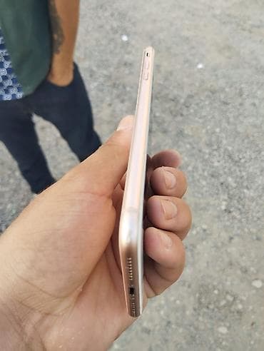 electronics iphone: IPhone 8 Plus, Qızılı, Barmaq izi — 5