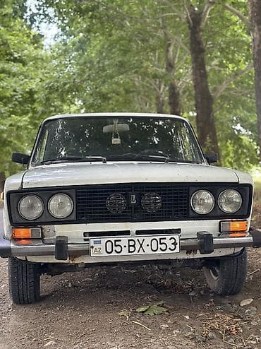 ford transit салон: VAZ 2106 sedan – klassik sovet modeli, ağ rəng. Karopka 4 işləy — 4