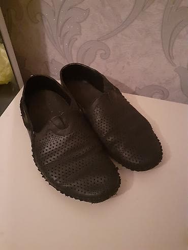 ayaqabı kişi: Gencede satilir tebbi deri mokasin defekti var birinin daban hisesinde — 1