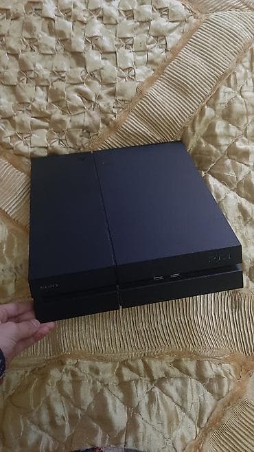 playstation 5 pult: PlayStation 4 (PS4) oyun konsolu dəsti Komplekt: - PS4 konsolu (qara — 1