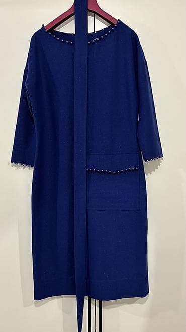 sumqa: Tünd kobalt-mavi rəngdə zərif don Alan şəxsə endirim ediləcək. Ortaq — 3