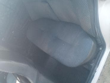 mtz 80 kabina: VAZ 2107 sedan, ağ rəng. - Kuzov: 4 qapılı, klassik kubik — 5