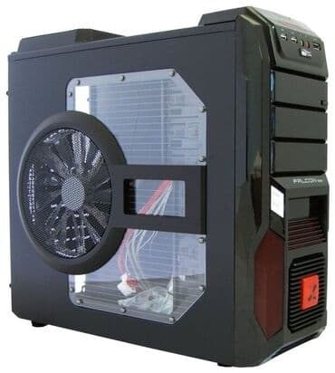 Şəffaf yan paneli və böyük, dairəvi yan ventilyatoru olan qara