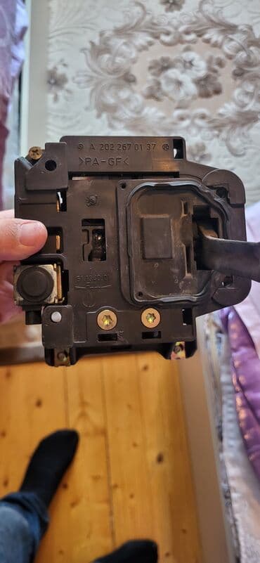 bmw x6 xdrive35d at: Avtomatik sürətlər qutusunun selektoru (gear şifter) – P R N D, 4, 3 — 1