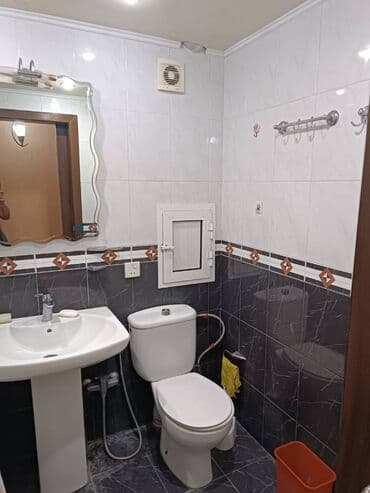 bina az musfiq qesebesi kohne tikili: Yasamal rayonu. Elmlər Akademiyasi metro stansiyası yaxınlığında. 5 — 3