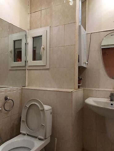 Mənzillər: 6mkr., Nəsimi metrosunun yanında 5/3, 1 otaqlı ev kirayə verilir. Evdə — 4