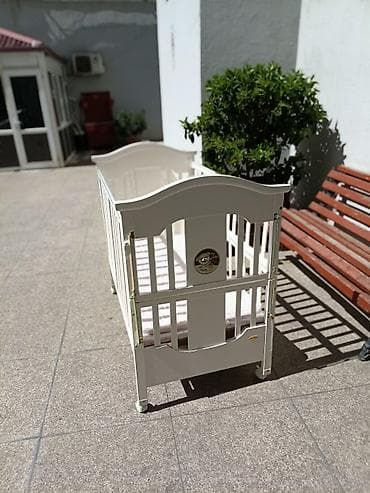 Oğlan və qız üçün, Dördbucaq, Beşik, Dəstsiz, Matras ilə, Yellənmə mexanizmsiz