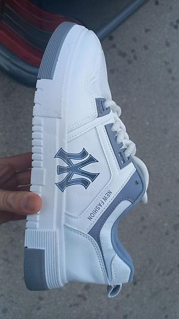 ağ krasofka: Unisex idman üslublu krossovkalar - Dizayn: Aşağı profilli, bağlamalı — 3