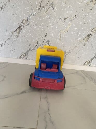 ag jaket: Üçü birlikdə satılır 1) Atdırma/ride-on at – ağ rəngli, qırmızı — 5