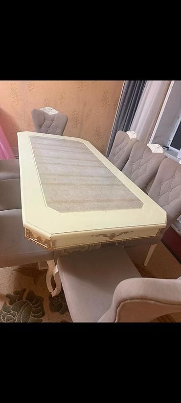 Qonaq otağı üçün, İşlənmiş, Dördbucaq masa, 8 stul lalafo.az -da Qonaq otağı üçün, İşlənmiş, Dördbucaq masa, 8 stul