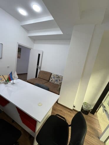 Kommersiya daşınmaz əmlakının satışı: Ofis/iş otağı icarəsi üçün təqdim olunur. Xüsusiyyətlər: - Şəhər — 3