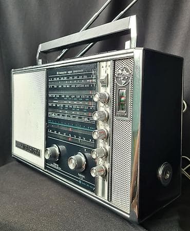 akustik gitara simi: Radio Sanyo Transworld, 18H-815.
İşləir.FM yoxdu. Super vəziyətdə — 2