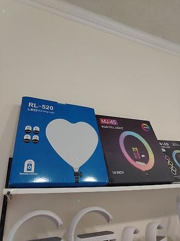 komputer pult: LED ring light və dekorativ ürək formalı işıqlandırma lampaları — 1