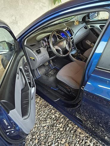 tap az qosqular: Hyundai Elantra: 1.8 l | 2016 il Sedan — 5
