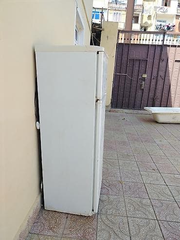 İki qapılı soyuducu - Üst hissə: dondurucu bölmə - Alt hissə