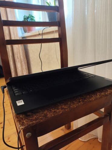 Masaüstü kompüterlər və iş stansiyaları: Lenovo 15.6" noutbuk Xüsusiyyətlər: - Ekran: 15.6" mat panel, dar — 6