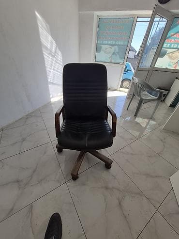 tek carpayılar: İşlənmiş, Təkərli, Qolları tənzimlənmir, Süni dəri — 2