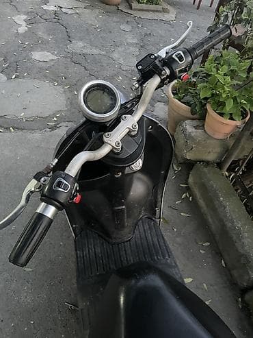 prava teleb etmeyen mopedler: Şəhər üçün kompakt skuter - Gümüşü/kül rəngli gövdə, retro üslublu ön — 3
