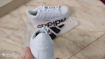 высокие мужские мокасины: 37 razmer.Yenidir heç geyinilmeyib.bir tərəfində sarı leke var deyə — 2