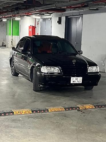 mersedes qapı: Mercedes-Benz C-Class (W202) sedan - Kuzov: qara rəng, 4 qapı, sedan — 4