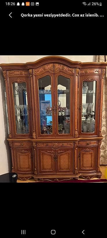 qapi: Klassik üslubda böyük qonaq otağı vitrin-dolabı. - Material: təbii — 1