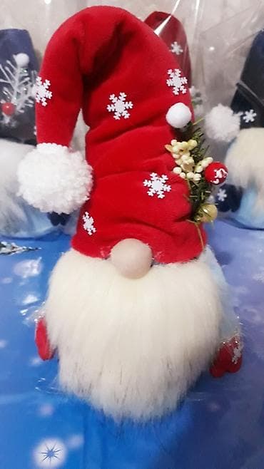 Güzgülər: Gnom - Bayram hədiyyəsi yumşaq igruşka . Hündürlüyü 30sm. Kompaniya — 2