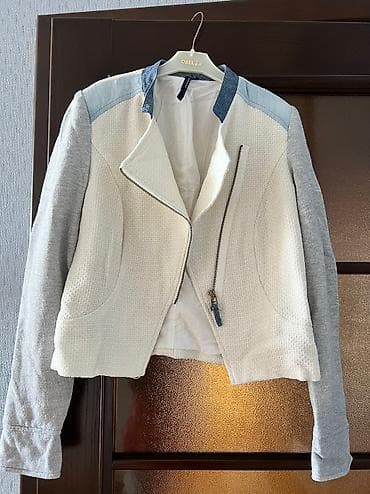 Yenidir. Stradivarius. Xaricden alinib. M razmer. Bu giymete tüvit