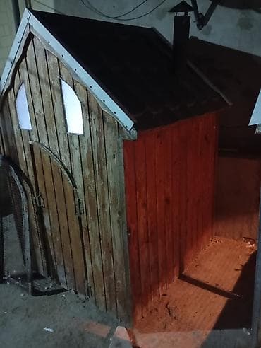 zil qara afcarka: Taxta quşxana / toyuq evi - Material: bütöv taxta panellər, damı — 2