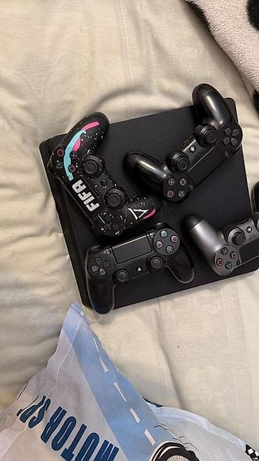 ps4 oyun: PlayStation 4slim modeli 4pult 2si sade 2si orginal verilir Real — 3