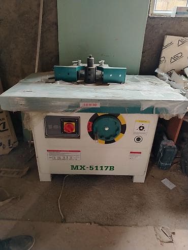 rəndə: Ağac emalı üçün nəzərdə tutulmuş sənaye şpindel frezer maşını. Maşının — 3