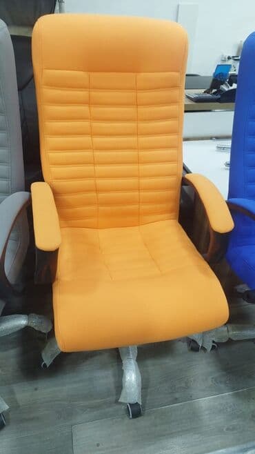 кресло для компьютера: Новый, С колесиками — 4