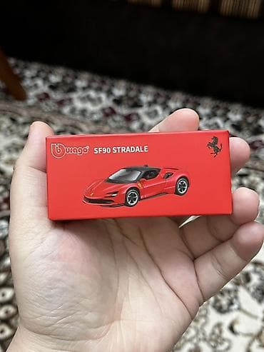 Bburago Ferrari SF90 Stradale 1:64 bağlı qutu açılmayıb yeni gəlib